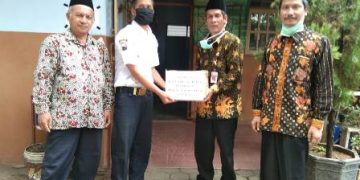 Paket sembako Untuk Pak bon Madarasah terdampak covid 19