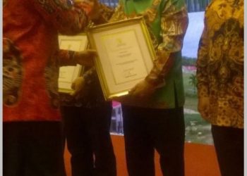 Walikota Pekalongan Terima Penghargaan Menteri Agama