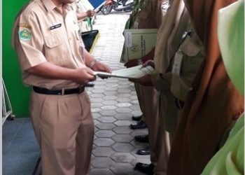 Penyerahan SK Kenaikan Pangkat ASN.