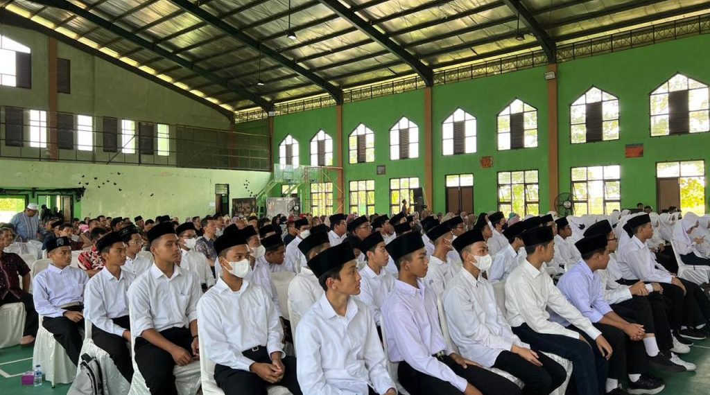 Bersama Orang Tua, Angkatan 9 MAN IC Pekalongan Hadiri Kegiatan Penyambutan Siswa Baru