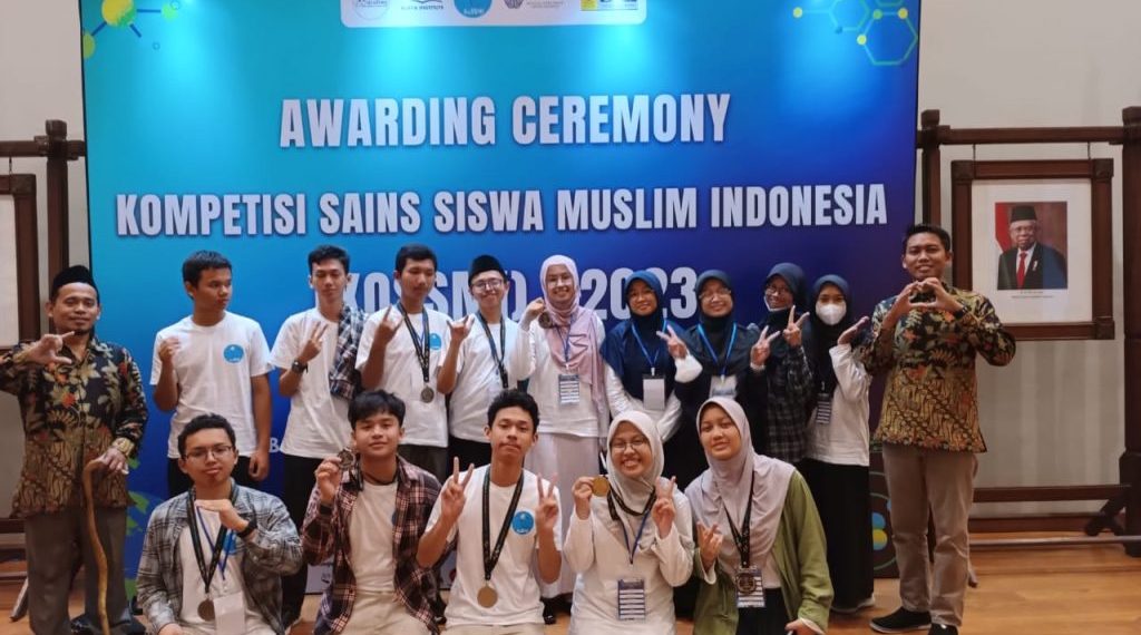 Siswa MAN Insan Cendekia Pekalongan Torehkan 8 Penghargaan KOSSMI Tingkat Nasional