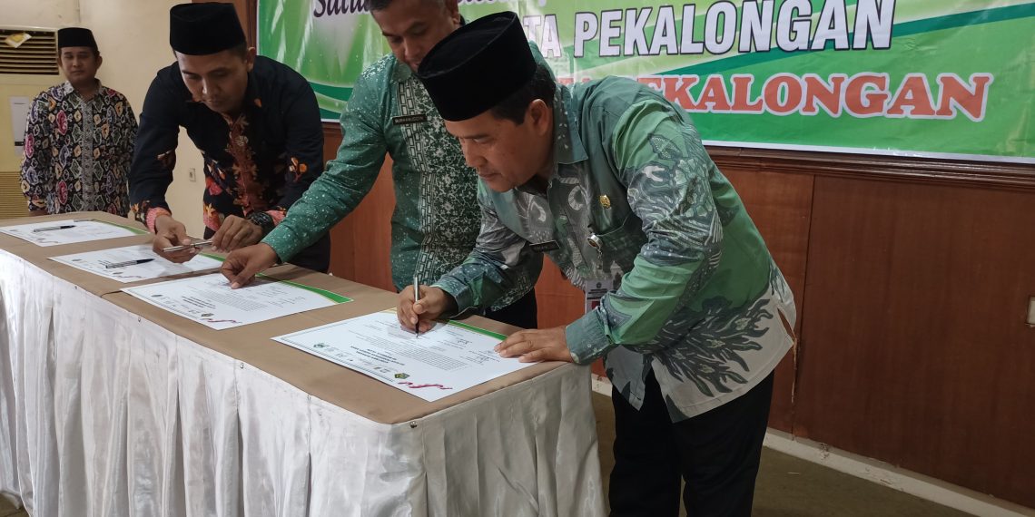 42 MI Se-Kota Pekalongan Serentak Deklarasikan Satuan Pendidikan Ramah Anak ( PSRA )