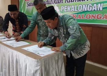 42 MI Se-Kota Pekalongan Serentak Deklarasikan Satuan Pendidikan Ramah Anak ( PSRA )