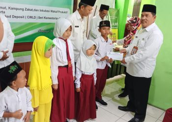 Lebaran Yatim, Kemenag Kota Pekalongan Memberikan Santunan kepada Anak Yatim Yang berada di Lingkungan Madrasah Kota Pekalongan.