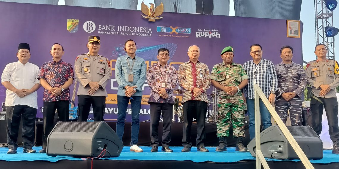 Sampan Digifest 2024 Pekalongan : Kepala Kankemenag Memimpin Do’a.