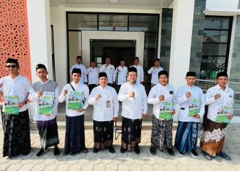 Kankemenag Kota Pekalongan Menyerahkan IJOP kepada 6 Ponpes dan 1 TPQ di Kota Pekalongan