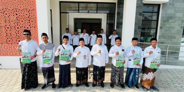 Kankemenag Kota Pekalongan Menyerahkan IJOP kepada 6 Ponpes dan 1 TPQ di Kota Pekalongan