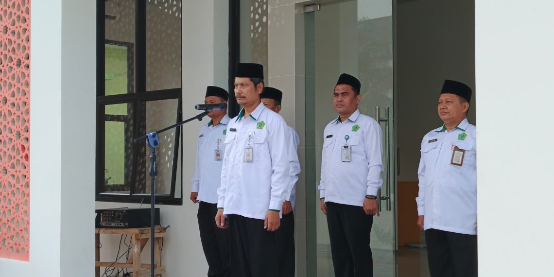 Kankemenag Kota Pekalongan Gelar Upacara Hari Guru Nasional 2024