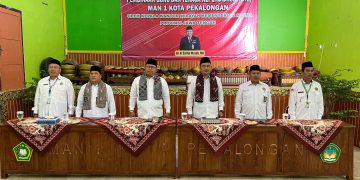 Kepala Kankemenag Kota Pekalongan Sambut Kedatangan Kakanwil Kemenag Provinsi Jawa Tengah di MAN 1 Kota Pekalongan.