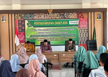 UPZ Kankemenag Kota Pekalongan Salurkan Zakat ASN kepada 67 Guru Honorer MI.