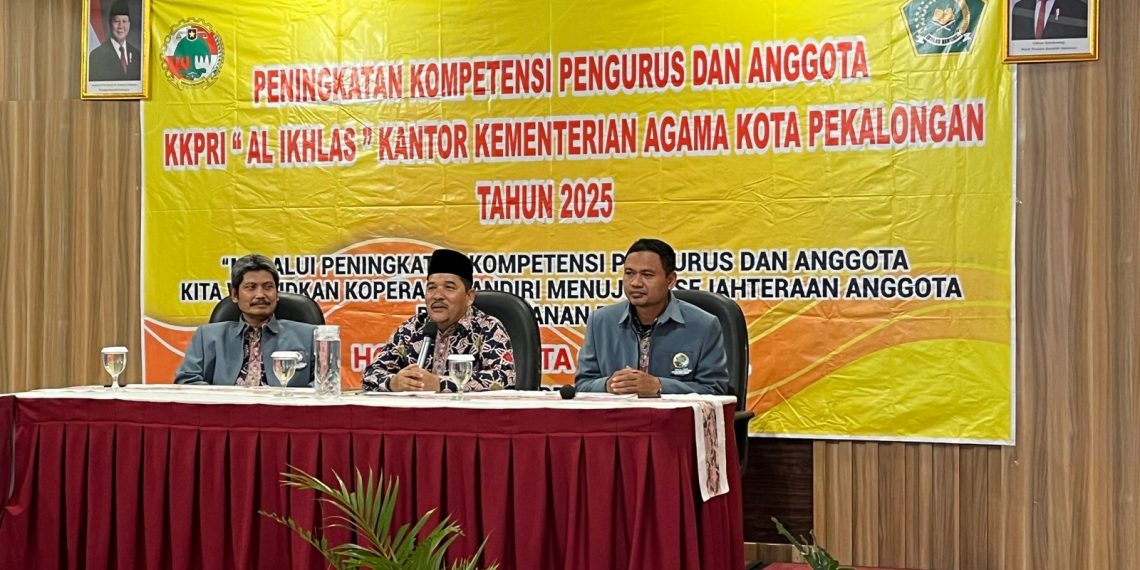 Kepala Kankemenag Kota Pekalongan Jadi Narasumber pada Hari Kedua Kegiatan Peningkatan SDM Koperasi KKPRI Al Ikhlas