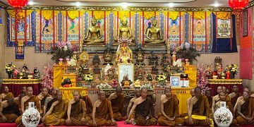 Kepala Kankemenag Kota Pekalongan H. Kasiman Mahmud Desky Sambut Biksu Thudong di Vihara Vajra Bumi Kota Pekalongan.