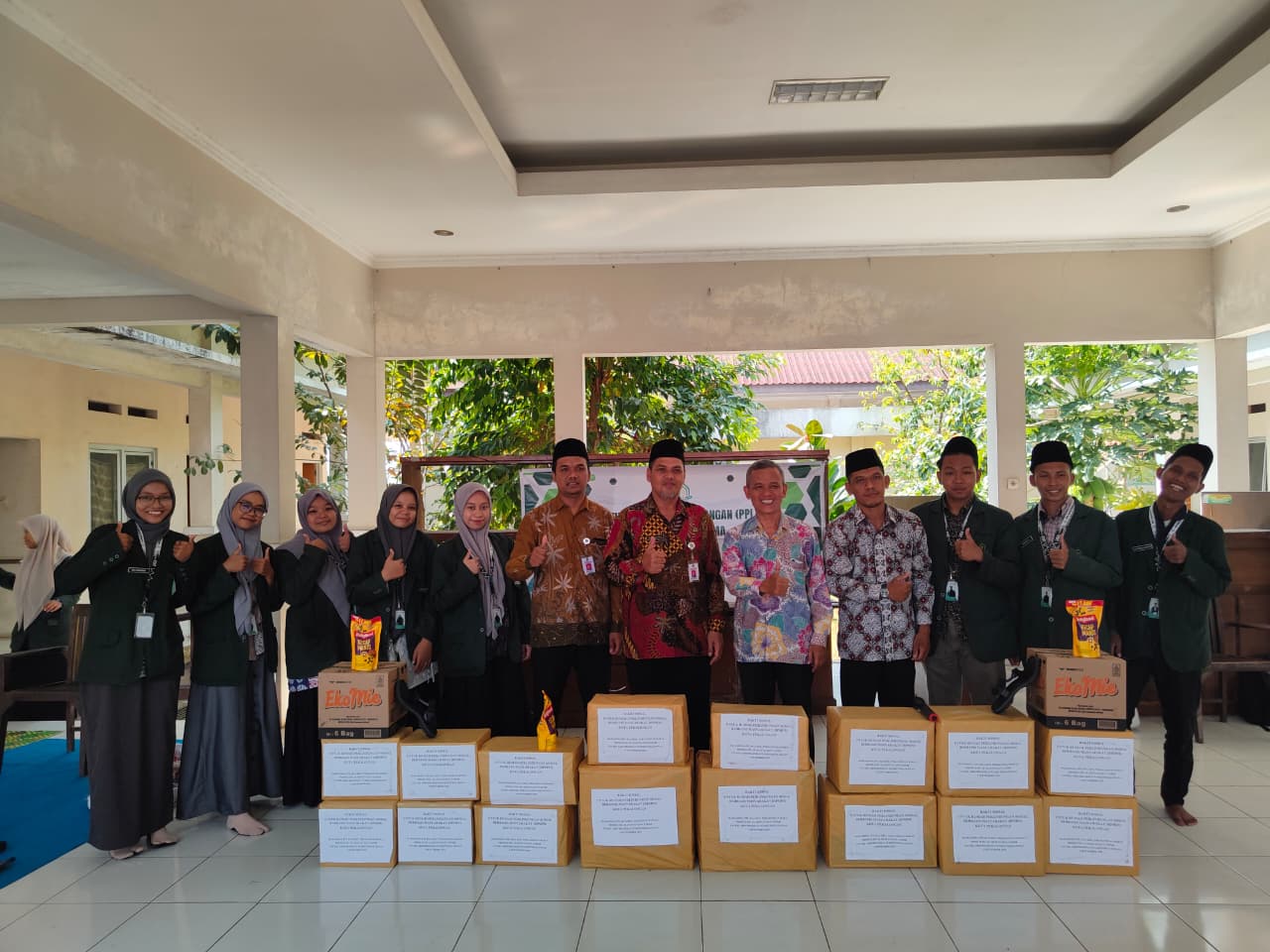 Sinergi KUA Pekalongan Barat dan UIN Gus Dur: Donasi Pakaian Layak Pakai untuk RPSBM