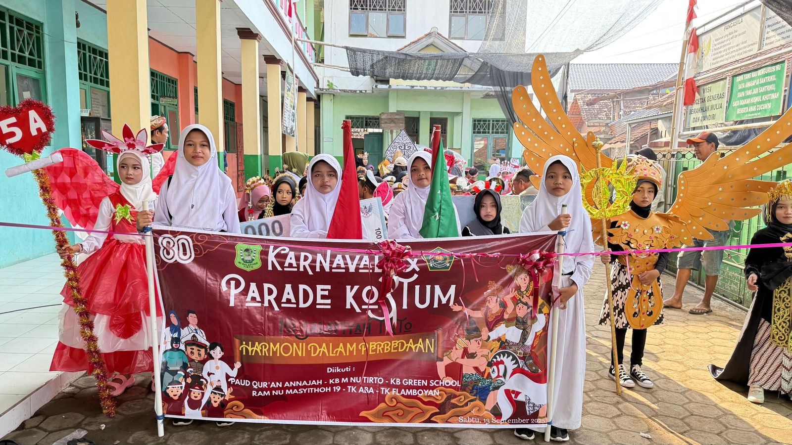 MI Salafiyah Tirto Gelar Karnaval Kebudayaan Meriah HUT RI ke-80