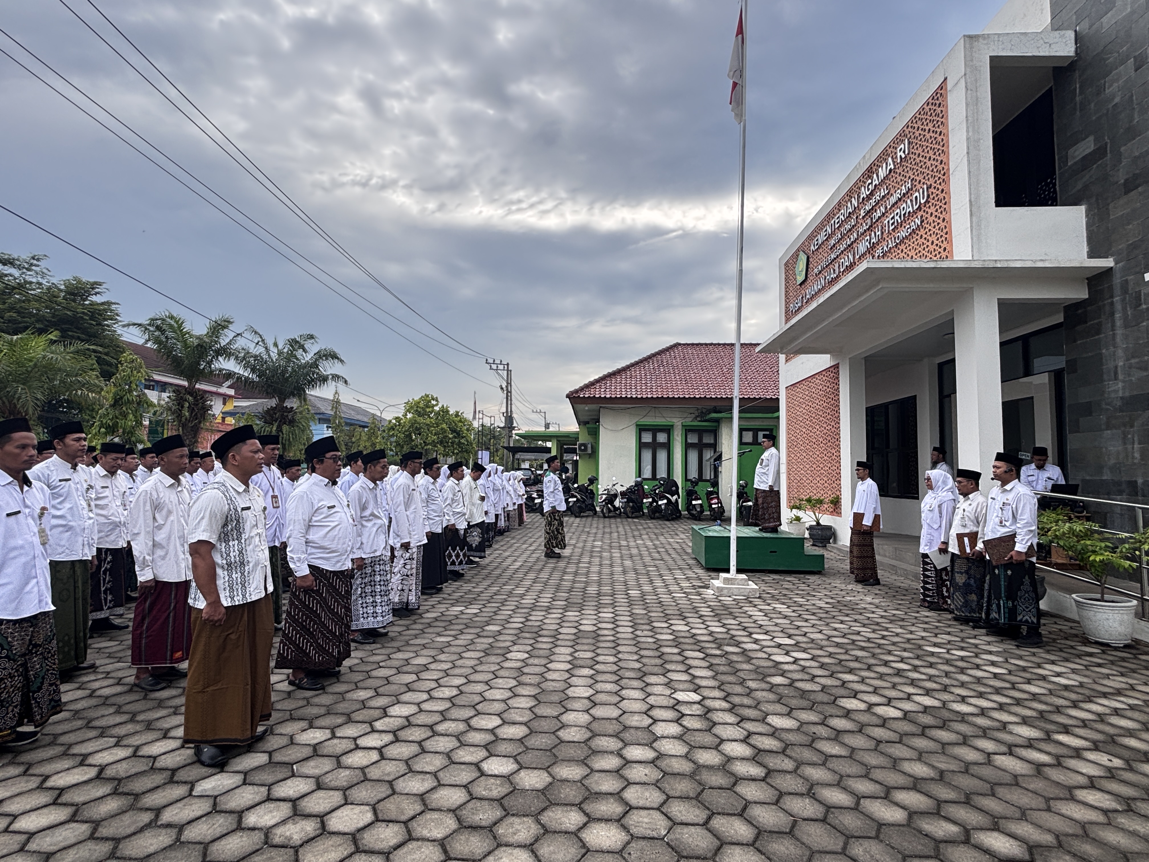 Kemenag Kota Pekalongan Gelar Apel Hari Santri 2025, Refleksikan Perjuangan Ulama dan Santri