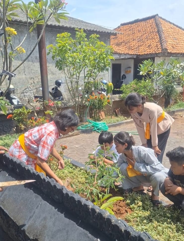 Green Dharma: Aksi Nyata Penyuluh Hindu Kota Pekalongan dalam Pelestarian Alam