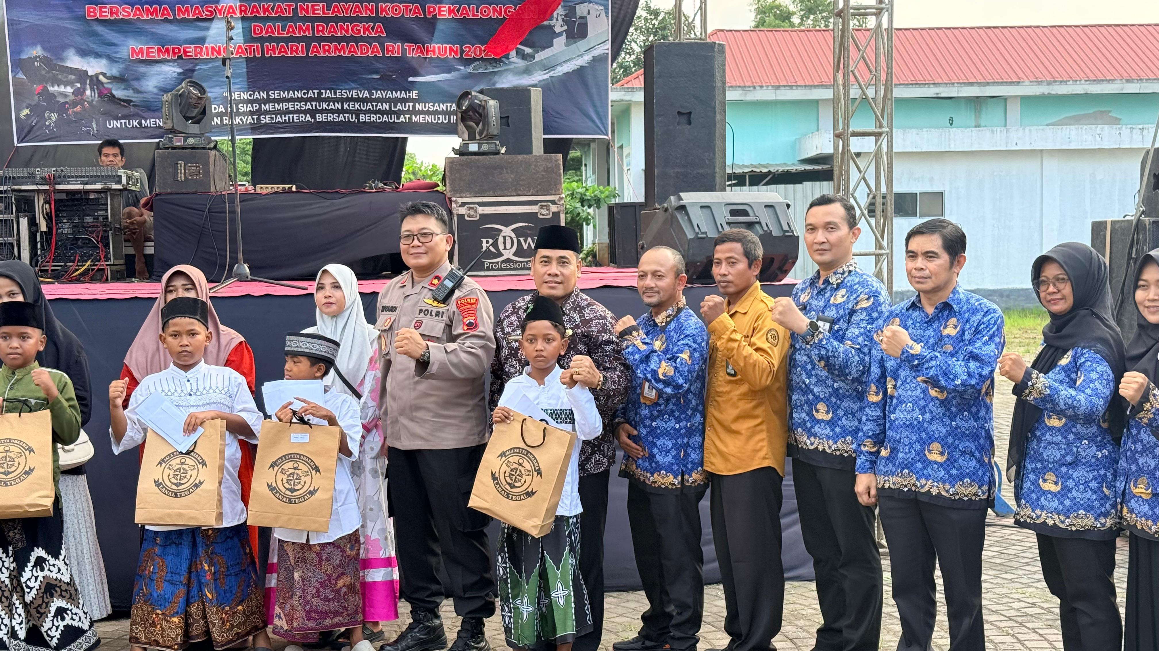 Peringati Hari Armada RI 2025, Kepala Kantor Kemenag Kota Pekalongan Hadiri Bakti Sosial Lanal Tegal