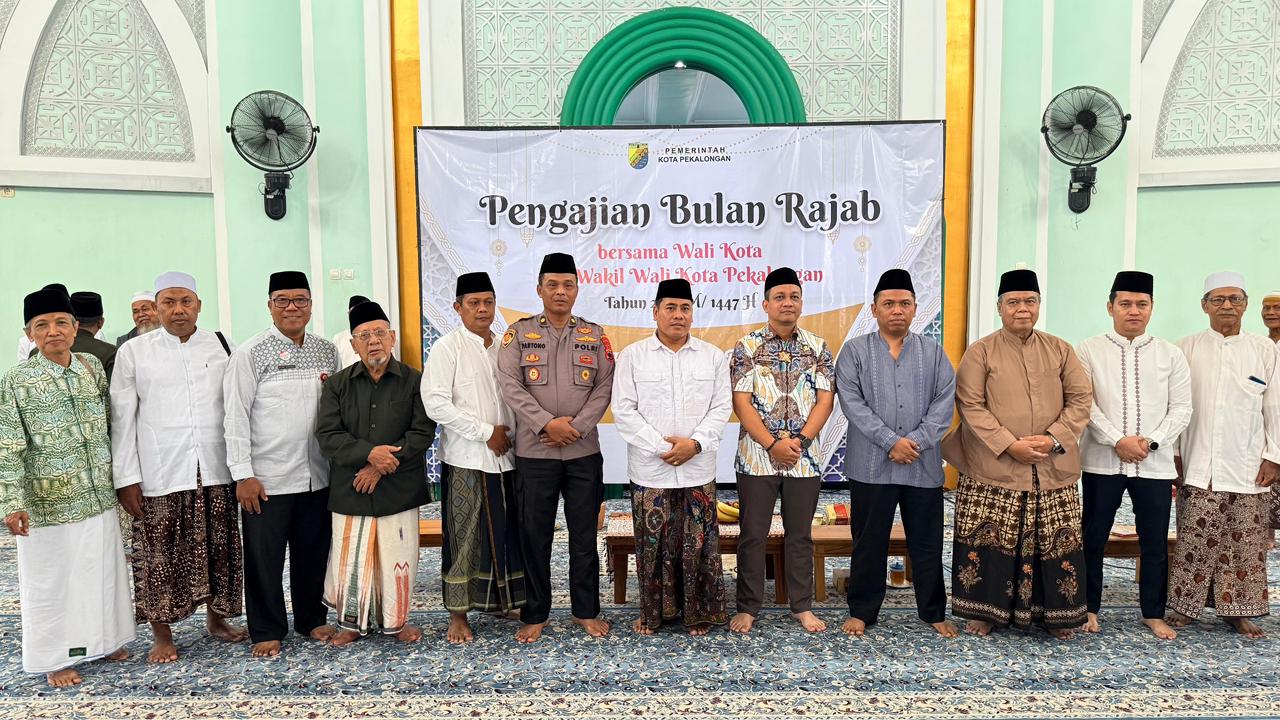 Menata Hati Menyambut Bulan Rajab, Kakankemenag Kota Pekalongan Hadiri Pengajian Bersama Forkopimda