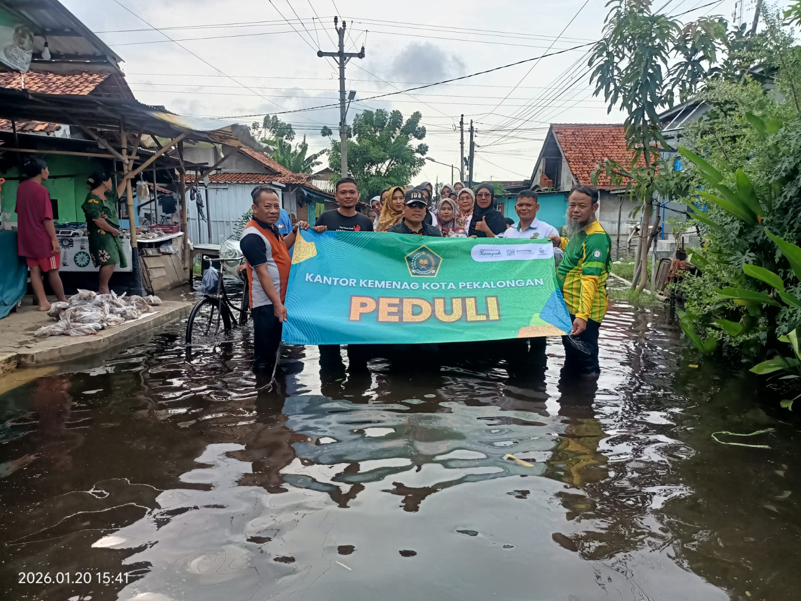 Kemenag Kota Pekalongan Peduli, Bantu Warga Terdampak Banjir