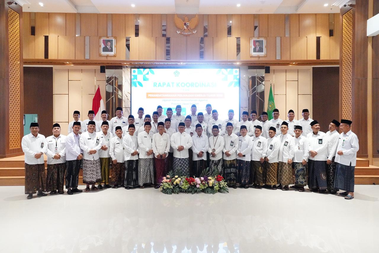Kepala Kantor Kemenag Kota Pekalongan Hadiri Rakor dan Penandatanganan Perjanjian Kinerja Kanwil Kemenag Jateng 2026