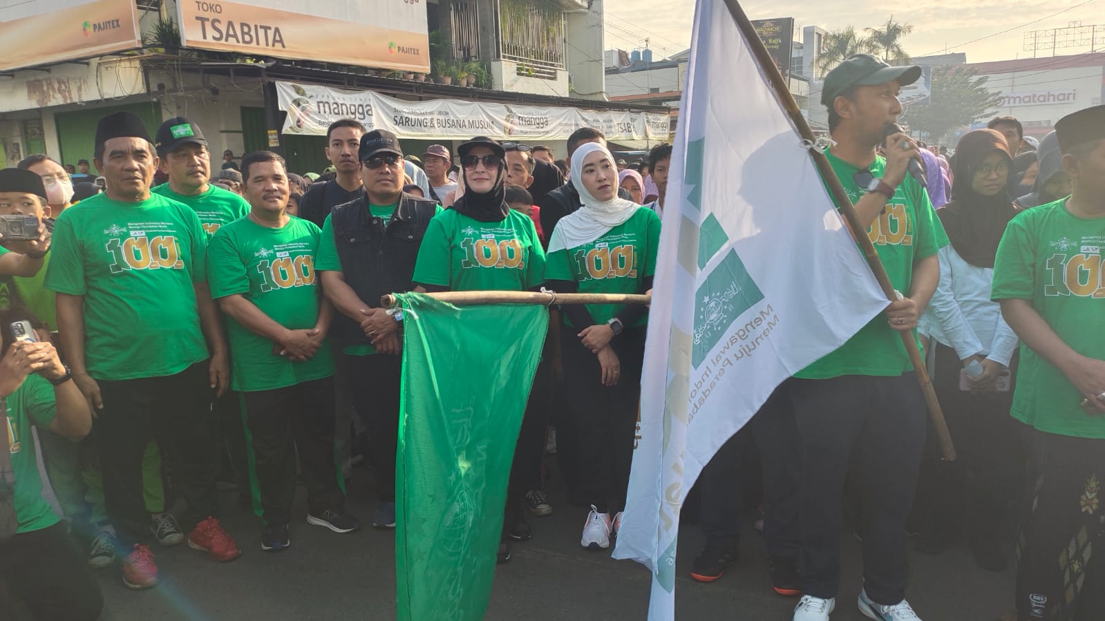 Kakankemenag Kota Pekalongan Hadiri Jalan Sehat Puncak Harlah 1 Abad NU