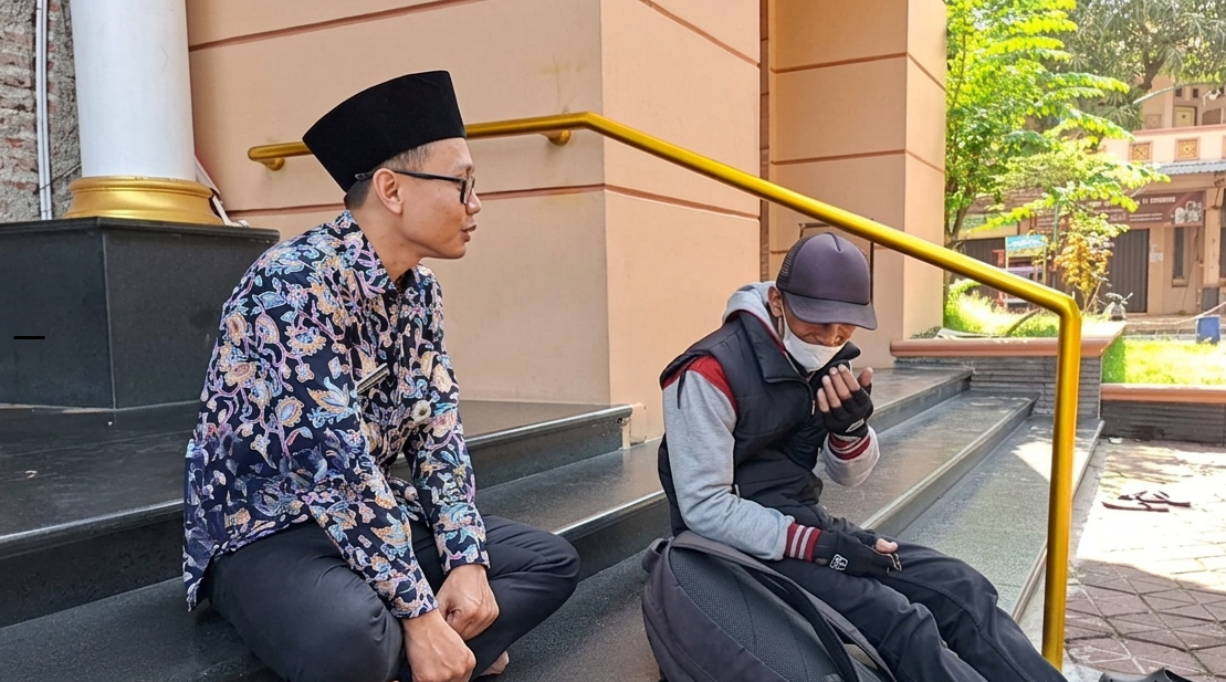 Solidaritas Kemanusiaan di Jalur Mudik, Penyuluh Agama Hadirkan Layanan Hangat di Masjid Al Fairus Kota Pekalongan