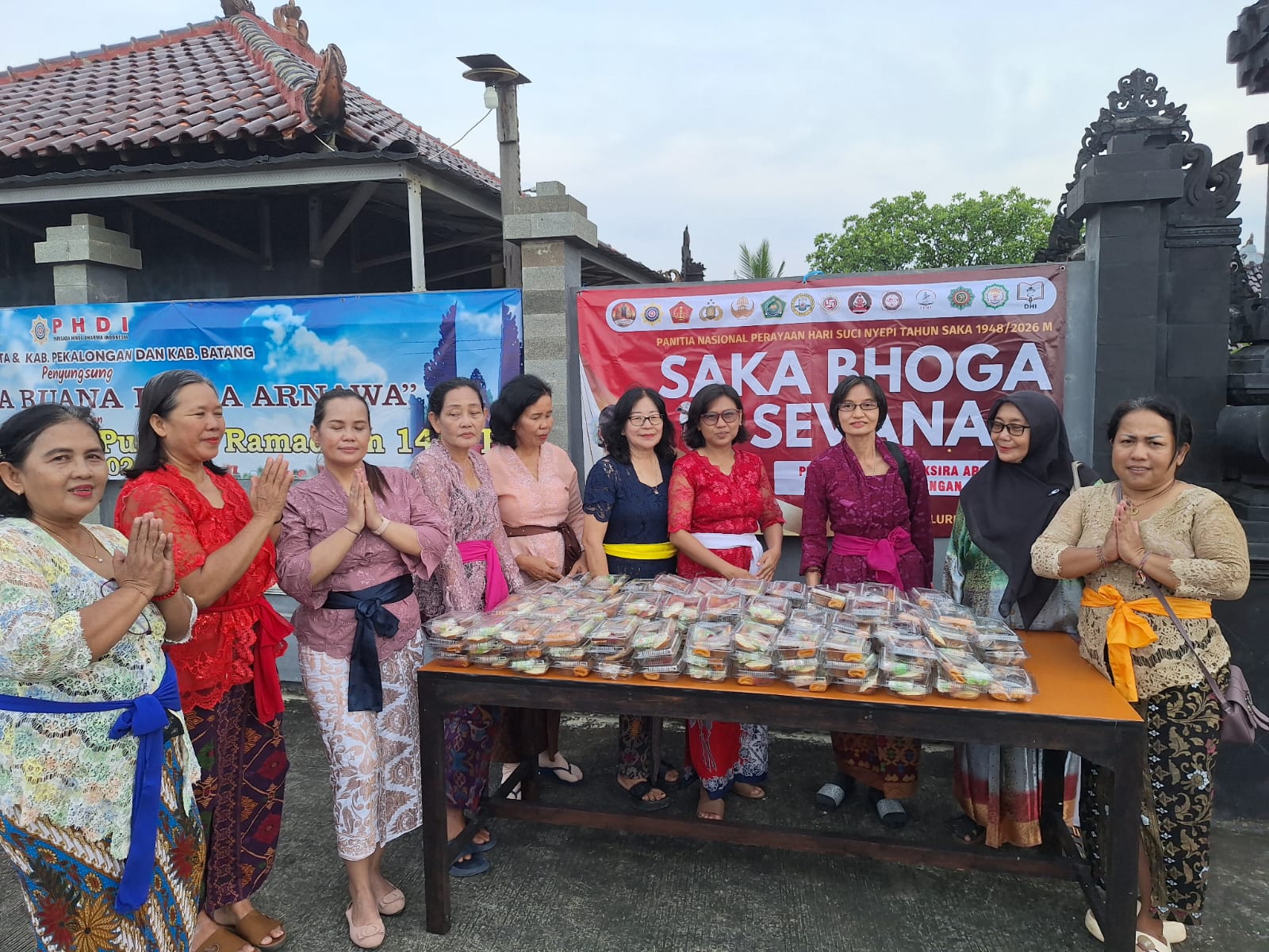 Aksi Saka Bhoga Sevanam, Penyuluh Hindu Kemenag Kota Pekalongan Tebar Takjil untuk Masyarakat