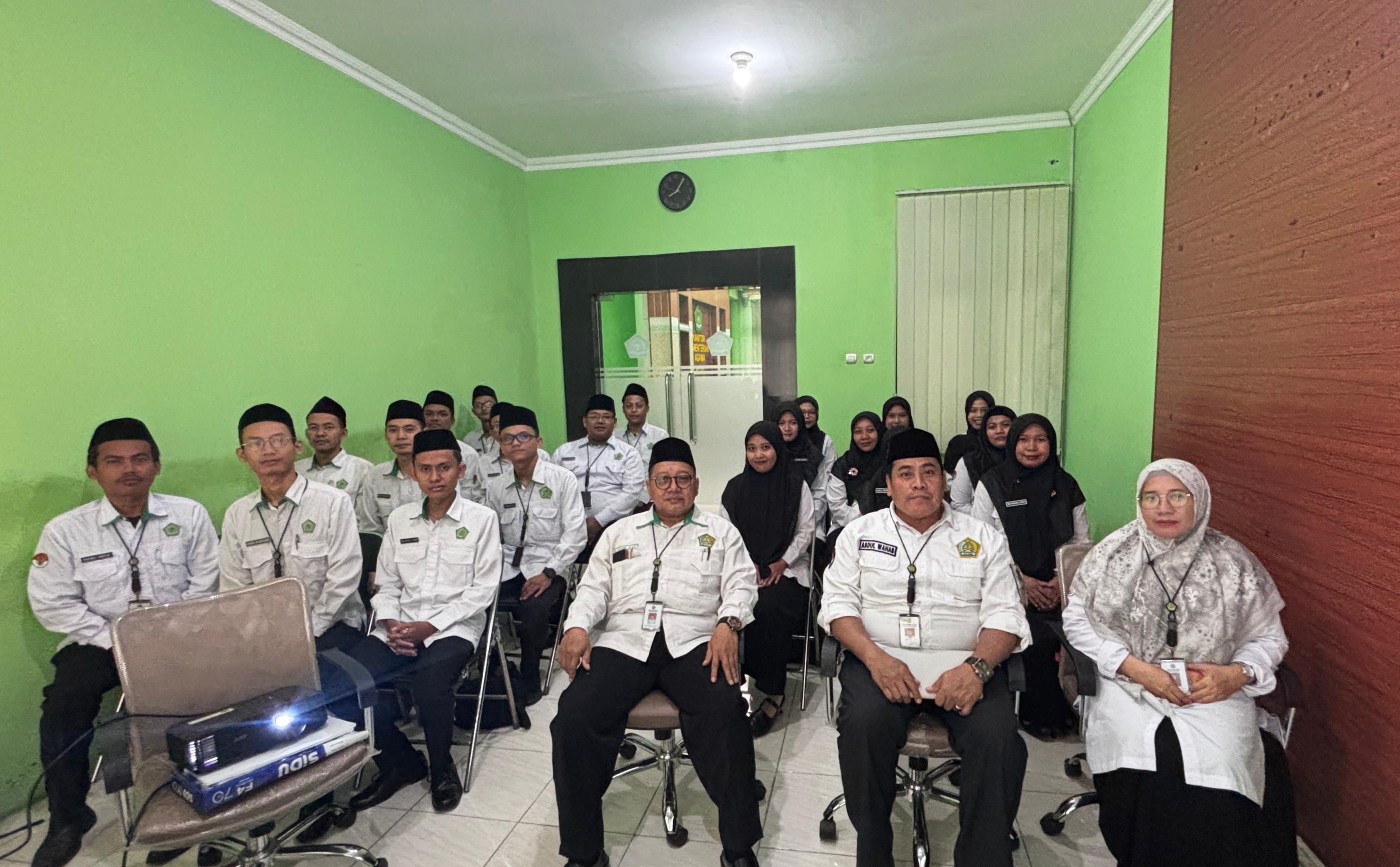 23 PNS Kemenag Kota Pekalongan Dilantik Jabatan Fungsional, Saiful Mujab: JFT Harus Jadi Motor Kinerja