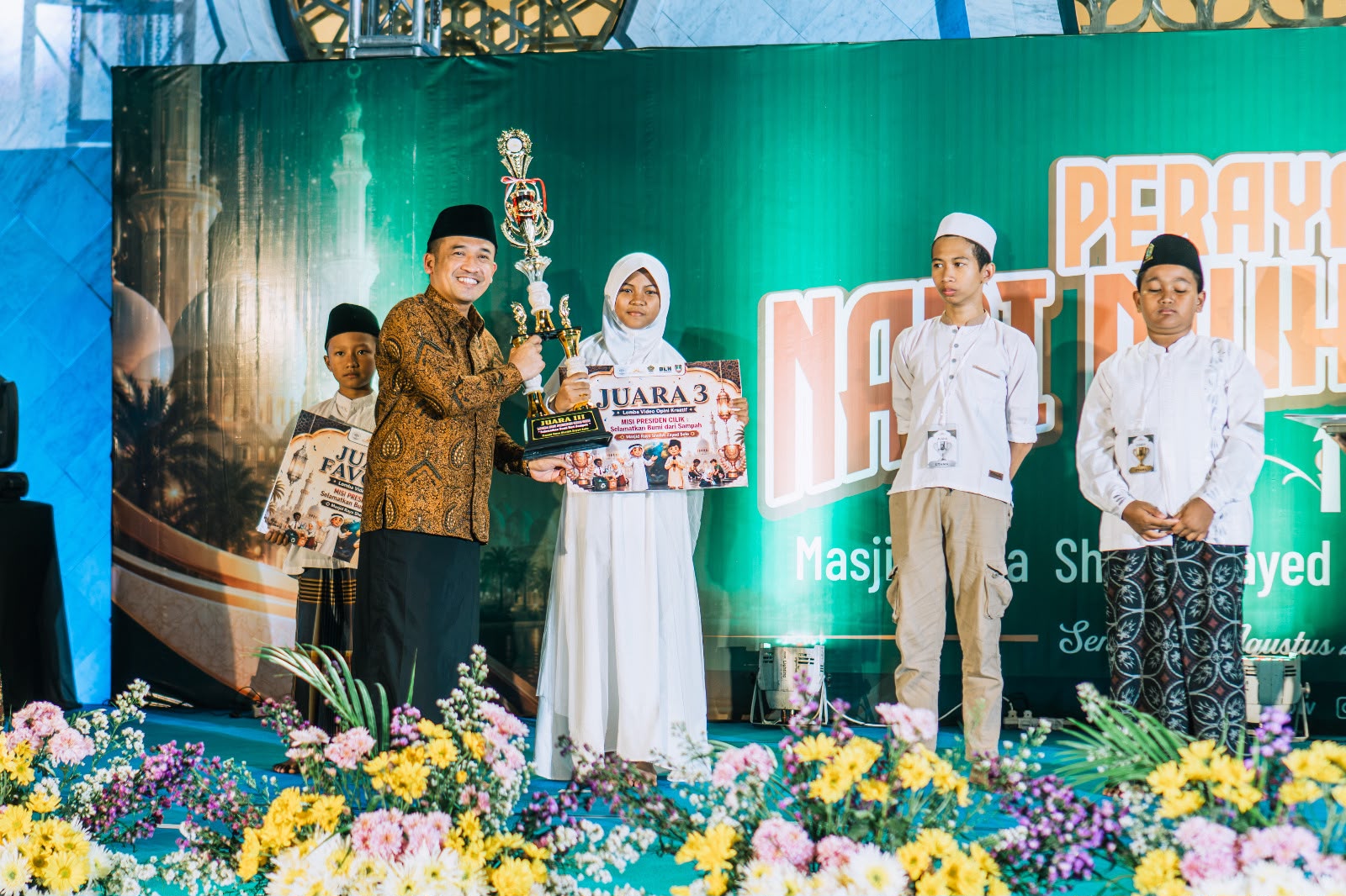 Suara Cilik untuk Bumi, Siswi MI Salafiyah Kertoharjo Kota Pekalongan Raih Juara 3 Nasional.